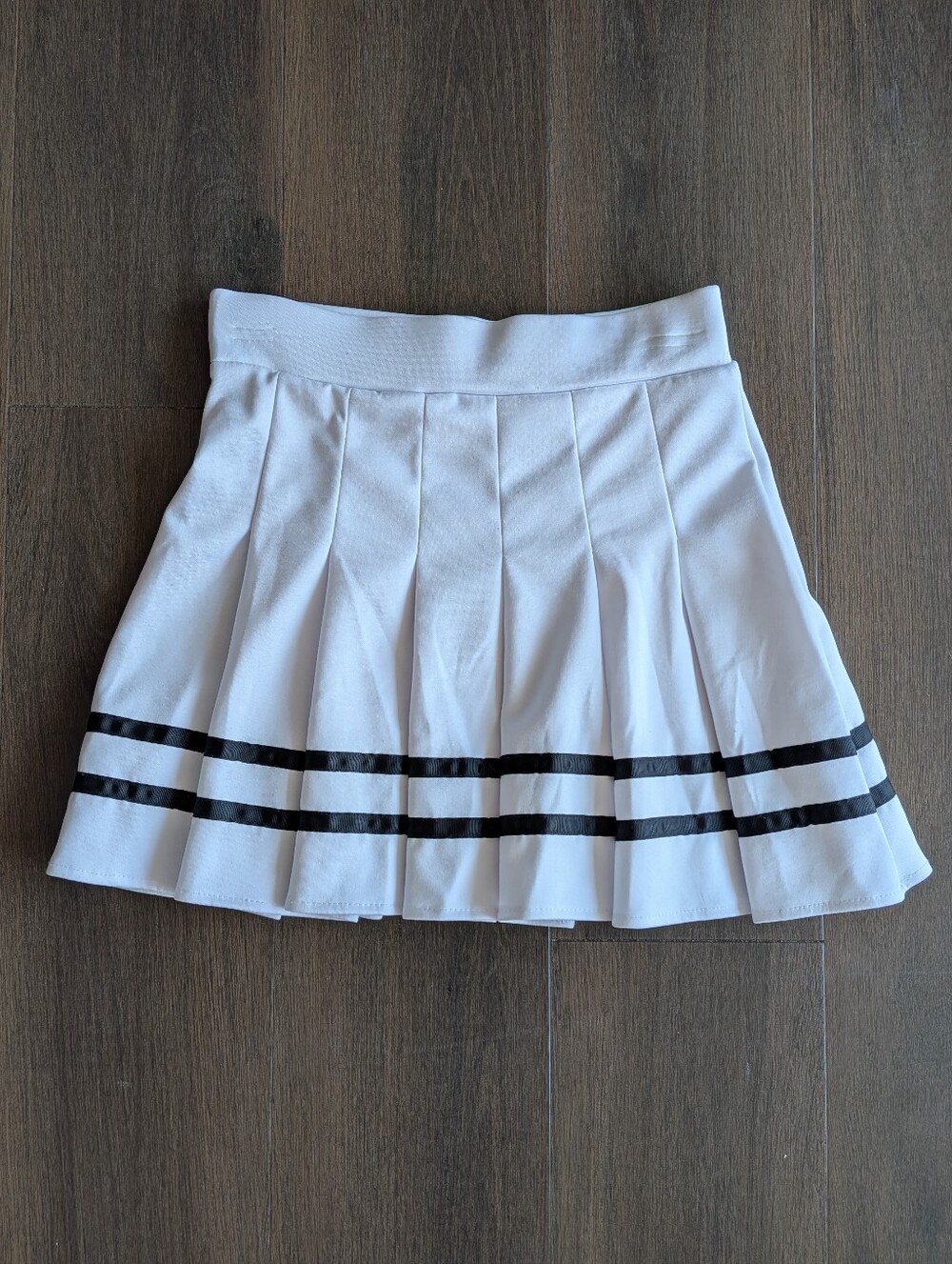 Spirit Halloween sz. S white cheerleader skirt